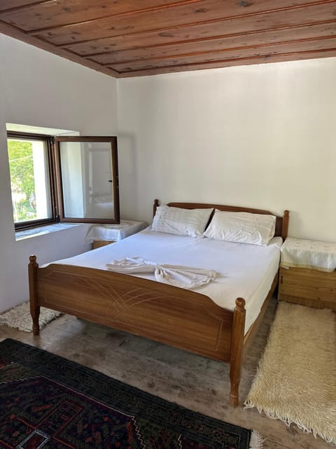 Kulla e Lulash Keqit Theth Bed and Breakfast in Montenegro