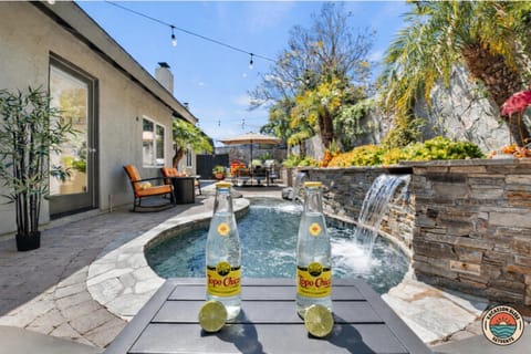 Charming Coastal Escape Resort-Style Walk-In Spa House in Vista