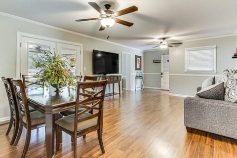 Florence Family Home with Dog-Friendly Yard House in Florence