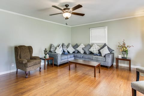 Florence Family Home with Dog-Friendly Yard House in Florence