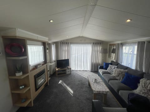 TV and multimedia, Living room, Photo of the whole room, Seating area