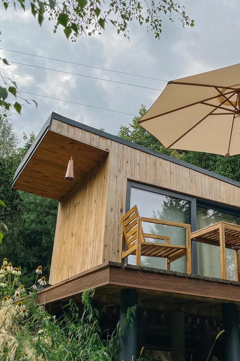 Property building, Garden, Balcony/Terrace