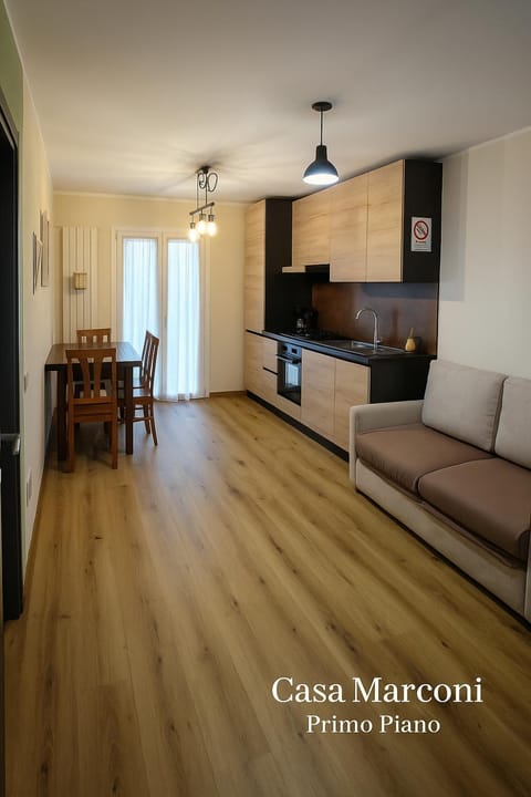 Kitchen or kitchenette, Seating area