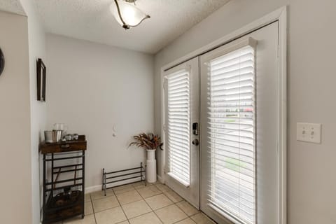 2 BDR with Free Parking! 2M to Broadway! Apartment in Nashville