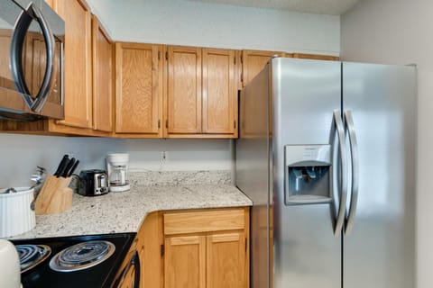 2 BDR with Free Parking! 2M to Broadway! Apartment in Nashville