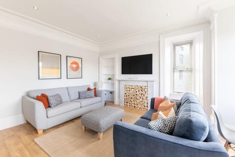 Communal lounge/ TV room, Living room, Seating area