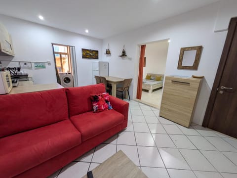 Kitchen or kitchenette, Living room, Seating area, Dining area, stove