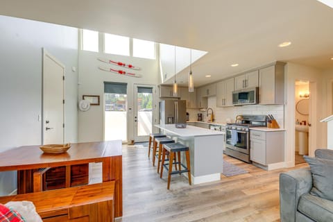 1 Mi to Lake Upscale Condo in Whitefish Resort Apartment in Whitefish