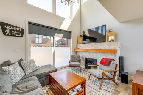 1 Mi to Lake Upscale Condo in Whitefish Resort Apartment in Whitefish