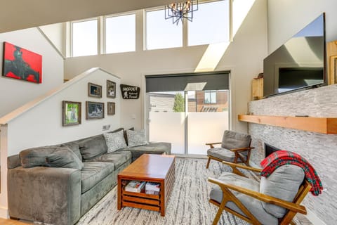 1 Mi to Lake Upscale Condo in Whitefish Resort Apartment in Whitefish