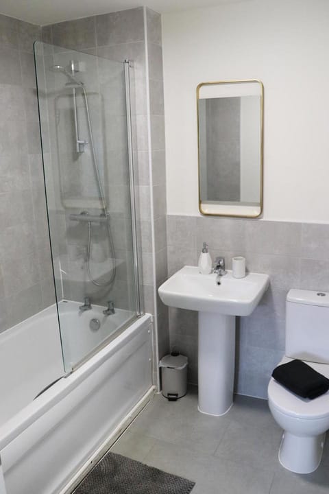 Shower, Toilet, Bathroom, Bath, towels, towels