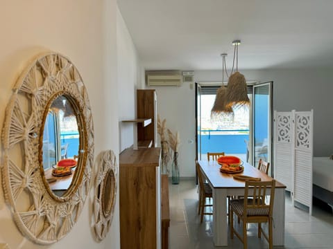 Living room, Dining area, air conditioner