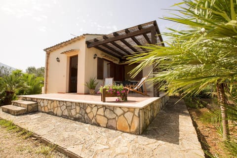 Facade/entrance, Garden view