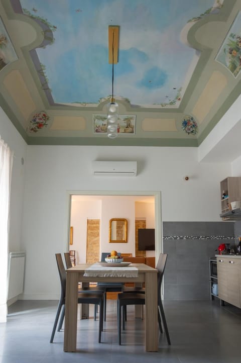 TV and multimedia, View (from property/room), Kitchen or kitchenette, Seating area, Dining area