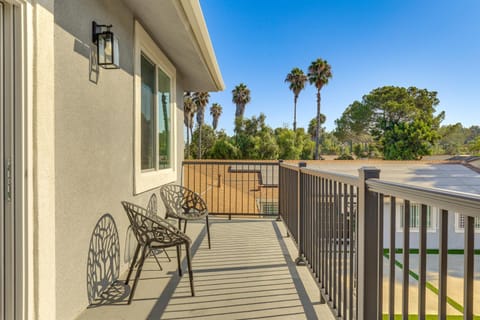 2 Mi to Downtown Escondido Apt with Balconies Apartment in San Marcos