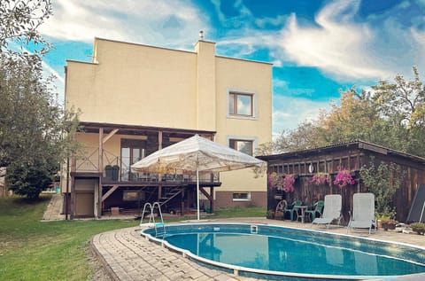 Property building, Garden, Garden view, Pool view, Swimming pool