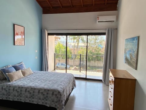 Bedroom, air conditioner
