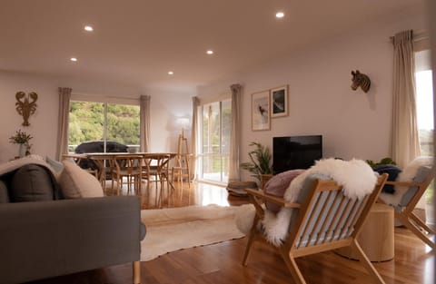 Redbill Surf Shack - SO Close to Redbill Beach! House in Bicheno