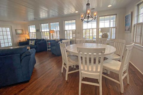 Carolina Breezy by Sea Scape Properties House in Wrightsville Beach