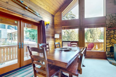 Mountain View Getaway House in Snoqualmie Pass