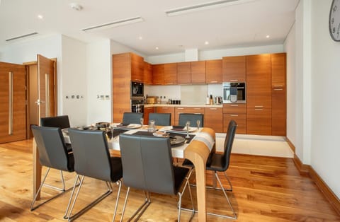 Kitchen or kitchenette, Seating area, Dining area