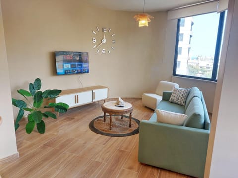 Communal lounge/ TV room, TV and multimedia, Living room, Seating area, Evening entertainment, internet