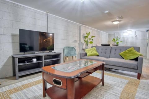 Close to Butler Uni, Cozy Home,Firepit,Free Parking House in Indianapolis