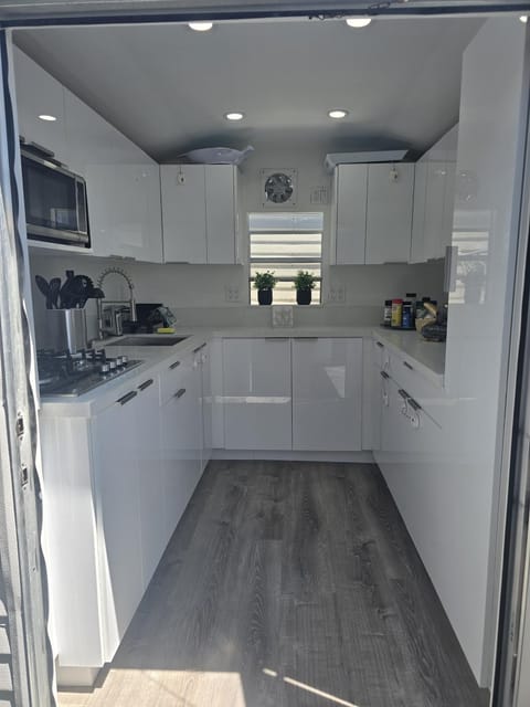 Gallego Deluxe Rental Campground/ 
RV Resort in Key Largo