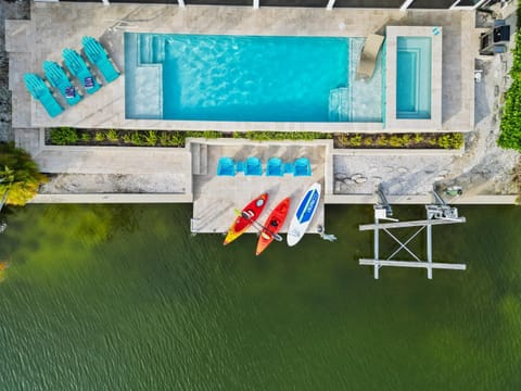 Activities, Bird's eye view, Hot Tub, Canoeing, Lake view, Pool view, Swimming pool, sunbed