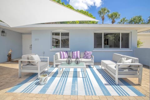 Casa Tranquila - Private Patios, Beach, Village, 100 steps to Best Views on Siesta Key! House in Siesta Key