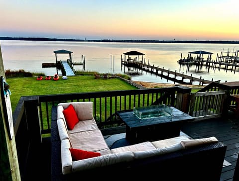 Patio, Day, View (from property/room), Balcony/Terrace, Seating area, River view, Sea view