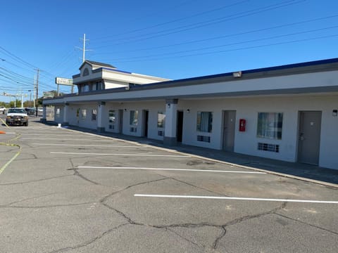 Property building, Day, Parking