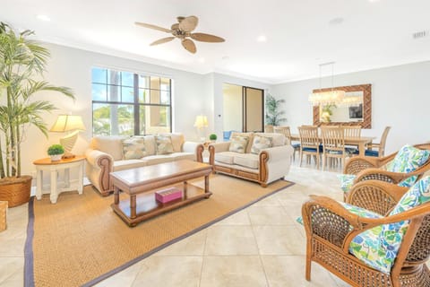 One-of-a-Kind! Pool, Terraces, Ocean-View Rooftop, in Siesta Village at Best Beach! Apartment in Siesta Beach