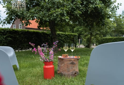 Garden, Drinks, Internal: Not applicable to any particular room