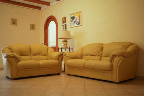 Living room, Seating area, Dining area, Quiet street view, heating, air conditioner