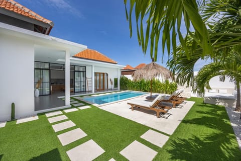Villa Zoja 2 Canggu, 4 mins to Beach, Pererenan Villa in North Kuta