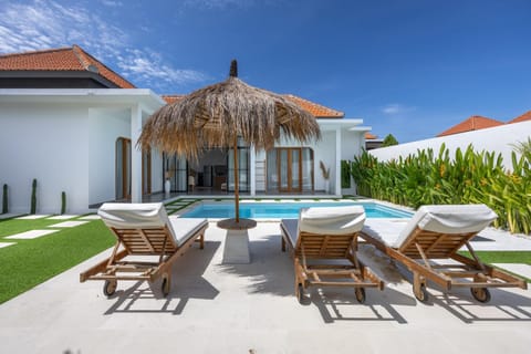 Villa Zoja 2 Canggu, 4 mins to Beach, Pererenan Villa in North Kuta