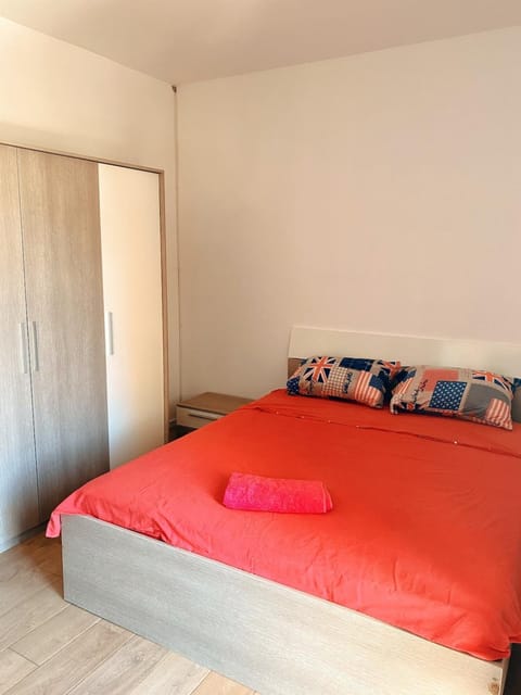 Spinola bay sea,restaurants & nightlife Apartment in Saint Julians