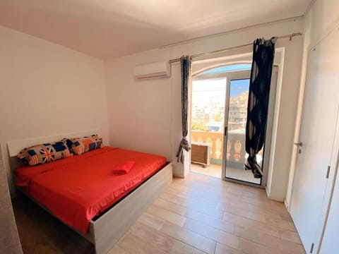 Spinola bay sea,restaurants & nightlife Apartment in Saint Julians