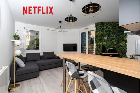 Plein centre-ville T3 refait a neuf Apartment in Aix-les-Bains