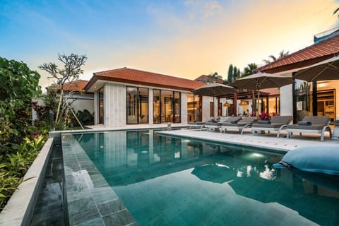 Property building, Pool view, Swimming pool, sunbed