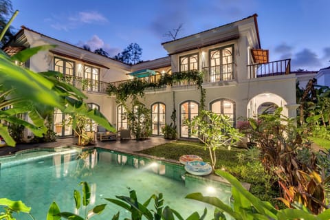 Property building, Balcony/Terrace, Swimming pool