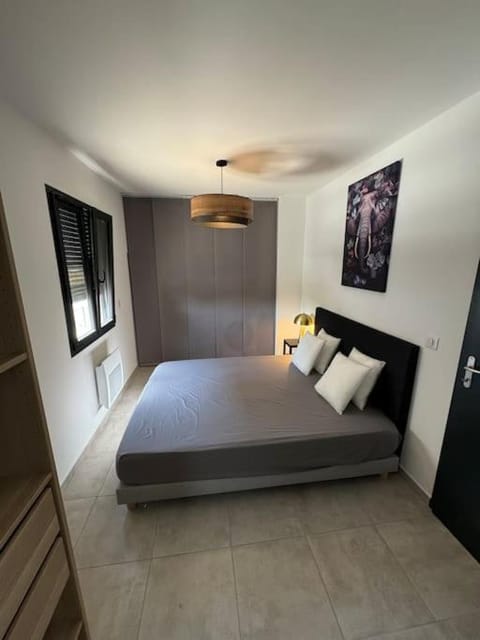 Appartement neuf centre du village Apartment in Le Puy-Sainte-Réparade