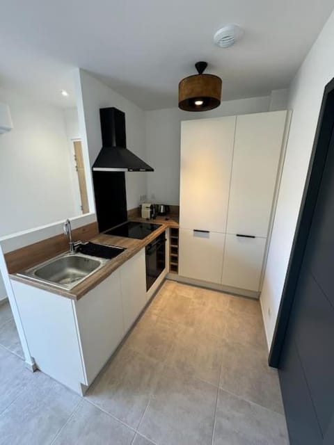 Appartement neuf centre du village Apartment in Le Puy-Sainte-Réparade