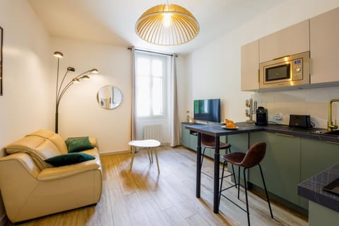 Kitchen or kitchenette, Living room