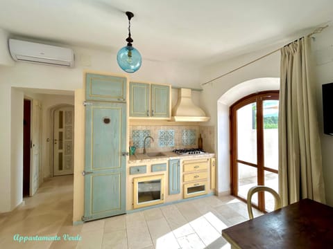 Kitchen or kitchenette, Dining area, stove, air conditioner
