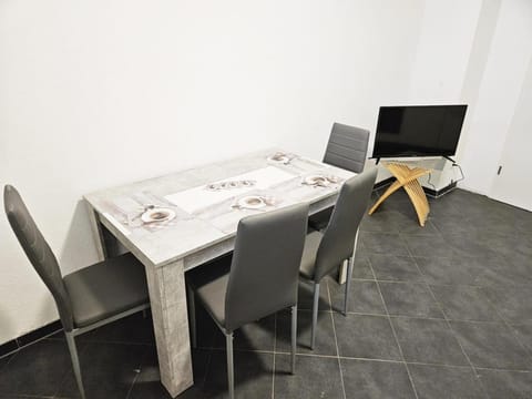 TV and multimedia, Seating area, Dining area, Evening entertainment