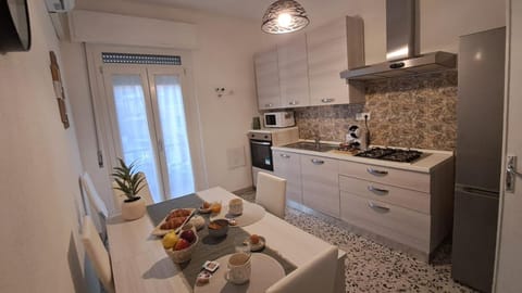 Kitchen or kitchenette, Kitchen or kitchenette