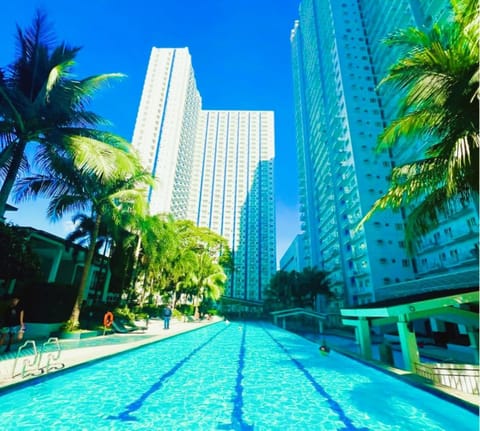Swimming pool, sunbed
