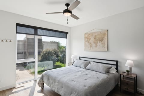 New Modern Townhome with Rooftop Patio townhouse House in Iowa City